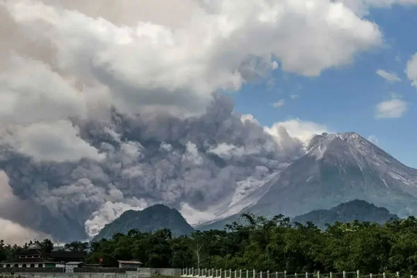 Indonesia: entró en erupción el volcán Merapi