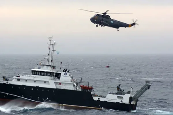  La Armada Argentina asistió a un tripulante herido