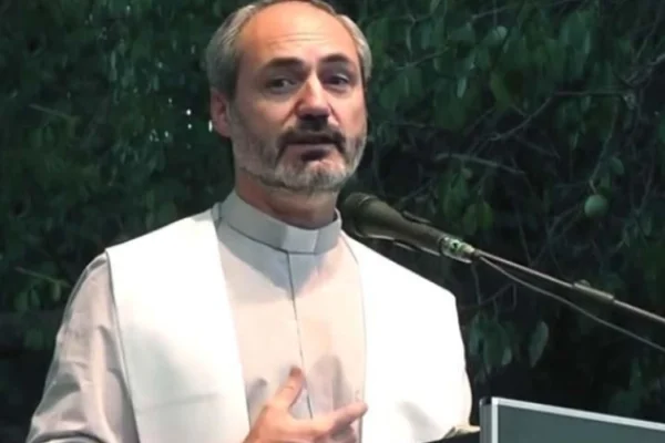El Obispo de La Rioja opinó del paro docente y exhortó una “iglesia en salida”