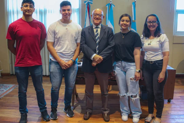 El rector Quiroga recibió a estudiantes latinoamericanos de intercambio en la UNLaR