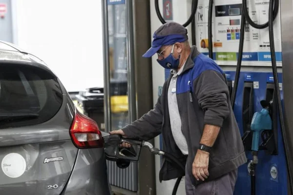 YPF se suma desde este jueves al aumento del 3,8% en los combustibles