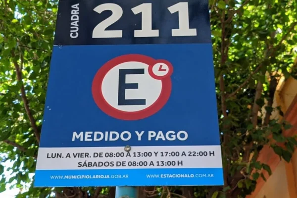 La Municipalidad aclaró que el estacionamiento medido “sigue vigente”