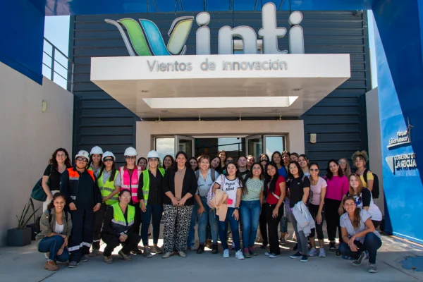 Estudiantes de Ingeniería y Arquitectura visitaron el Parque Eólico Arauco