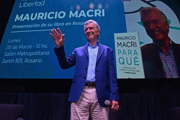 Macri reapareció en Rosario sin definirse e incómodo con Carrió