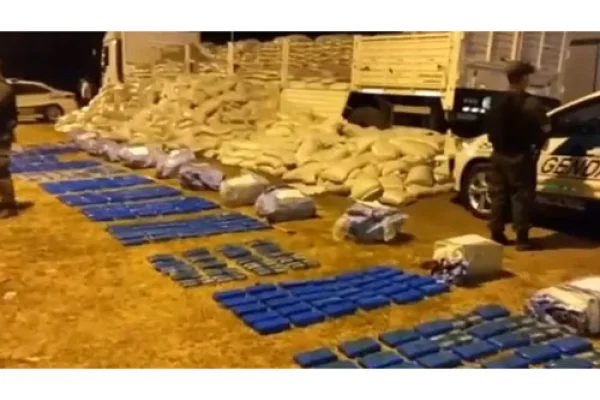 Porotos blancos: hallan más de 420 kilos de cocaína en un cargamento de legumbres