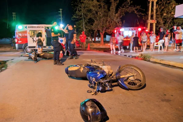 Colisión entre motos deja dos niños heridos