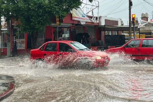 Temporal colapsó a Villa de Merlo, en San Luis: calles inundadas, destrozos y evacuados