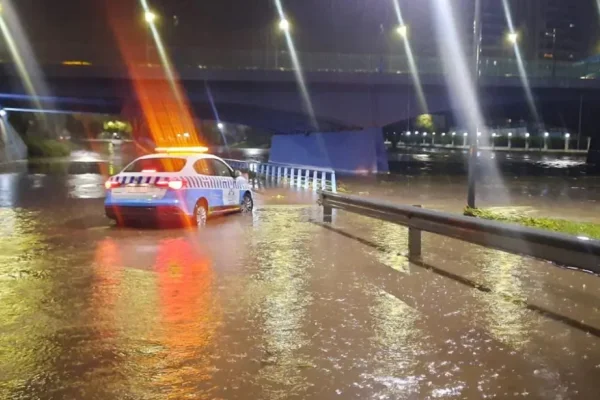 Intensa lluvia en Córdoba: viviendas inundadas, calles anegadas y cortes de luz