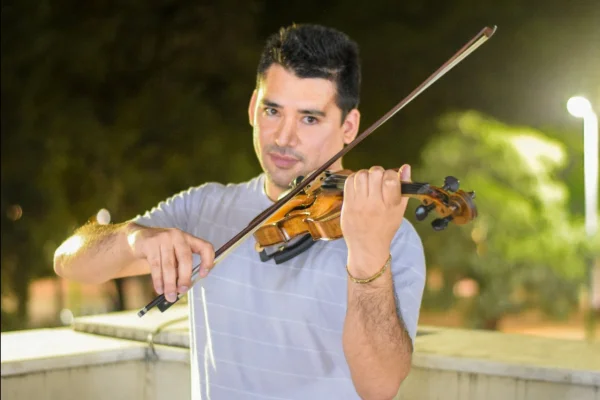 Gente que vuela con arte: Rubén Díaz Camacho en violín