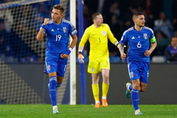 Mateo Retegui debutó en la derrota de Italia ante Inglaterra