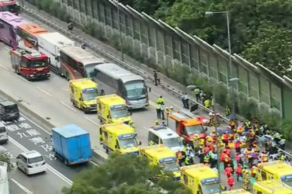 Hong Kong: al menos 93 heridos en choque múltiple de autobuses