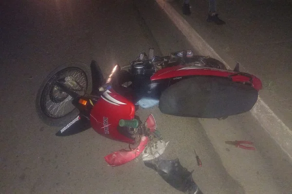 Murió un joven que chocó en su moto sin casco protector