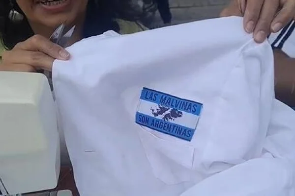 Colocaron en Jujuy 3 mil parches de las Malvinas en delantales escolares y camisetas