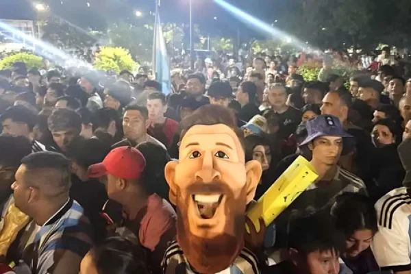 La Selección Argentina está en Santiago del Estero:  una multitud acompaña a los campeones