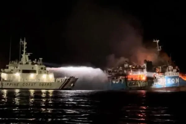 Al menos 31 muertos por un incendio a bordo de un ferry en el sur de Filipinas