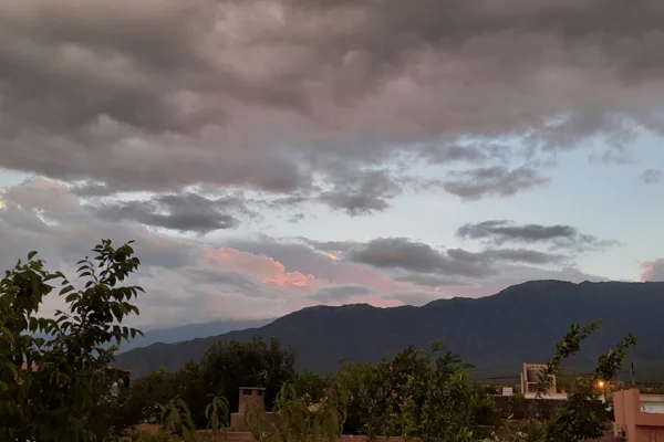 Cielo mayormente nublado en La Rioja y con pronóstico de lluvias aisladas durante la mañana