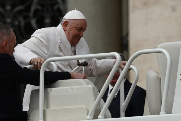 El papa Francisco pasó su segunda noche internado: le diagnosticaron bronquitis