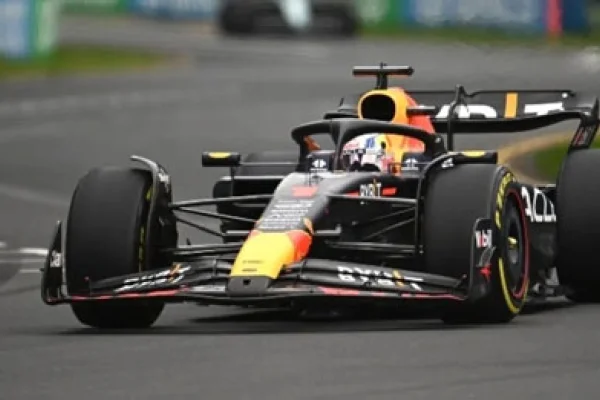 Verstappen y Alonso encabezaron las prácticas en Melbourne