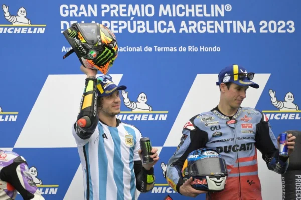Con un festejo dedicado a la selección argentina, Marco Bezzecchi ganó el Gran Premio de Termas de Río Hondo en el MotoGP