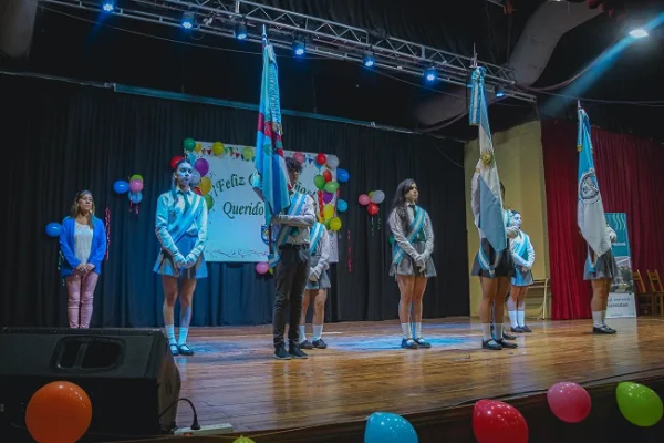 El Colegio San Martín celebró sus 43 años brindando calidad educativa