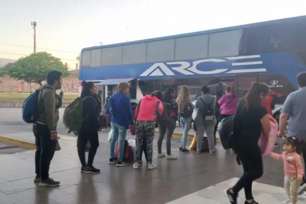 Intensa demanda en la Terminal de ómnibus por el éxodo de Semana Santa