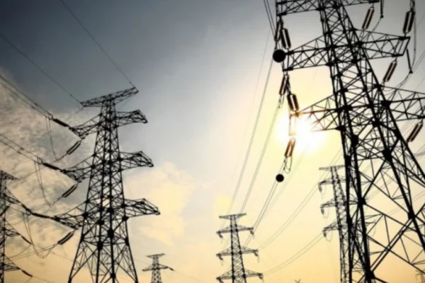Energía afirmó que ya están en marcha 54 obras de transporte y distribución eléctrica en todo el país