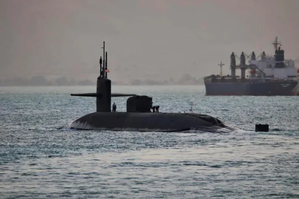 EE.UU. desplegó su submarino con capacidad de hasta 154 misiles ante las tensiones con Irán