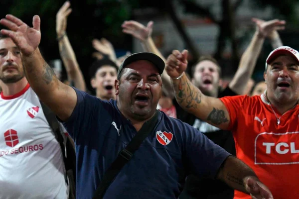 Los hinchas de Independiente manifestaron su bronca contra la dirigencia