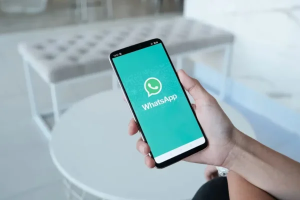 WhatsApp lanza definitivamente la función “Conservar en el chat” con la que se podrán guardar los mensajes temporales