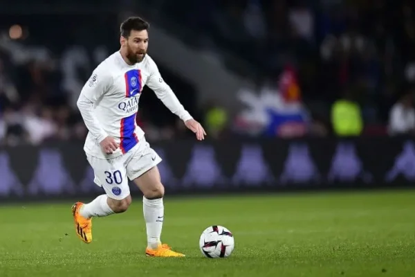 Ovación de los hinchas de Angers a Messi en la victoria del PSG