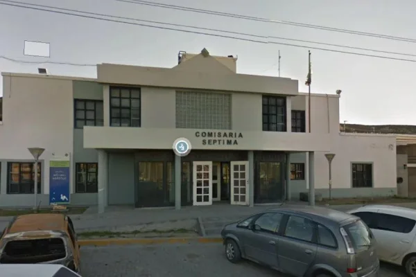 Cuatro policías están bajo sospechas por balear en la nuca a un adolescente en Comodoro Rivadavia