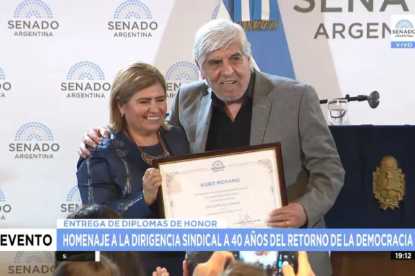 Clara Vega homenajeó a líderes sindicales en el Congreso