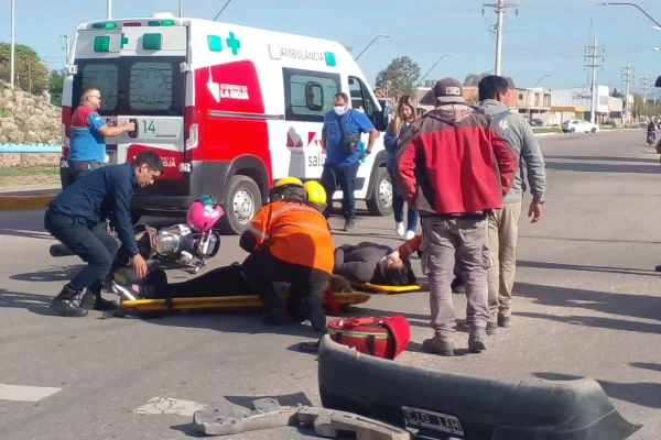 Dos mujeres hospitalizadas tras chocar contra un auto