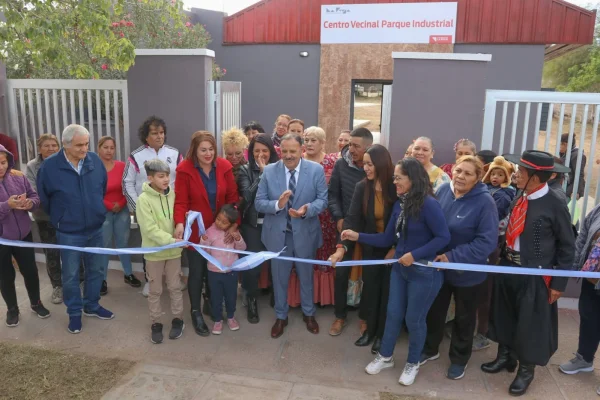 Quintela inauguró nuevo Centro Vecinal de B° Parque Industrial