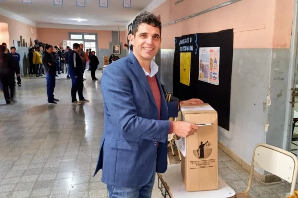 Votó en Chilecito el viceintendente Sebastián Gutiérrez