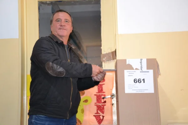 Votó el intendente de Chilecito Rodrigo Brizuela y Doria