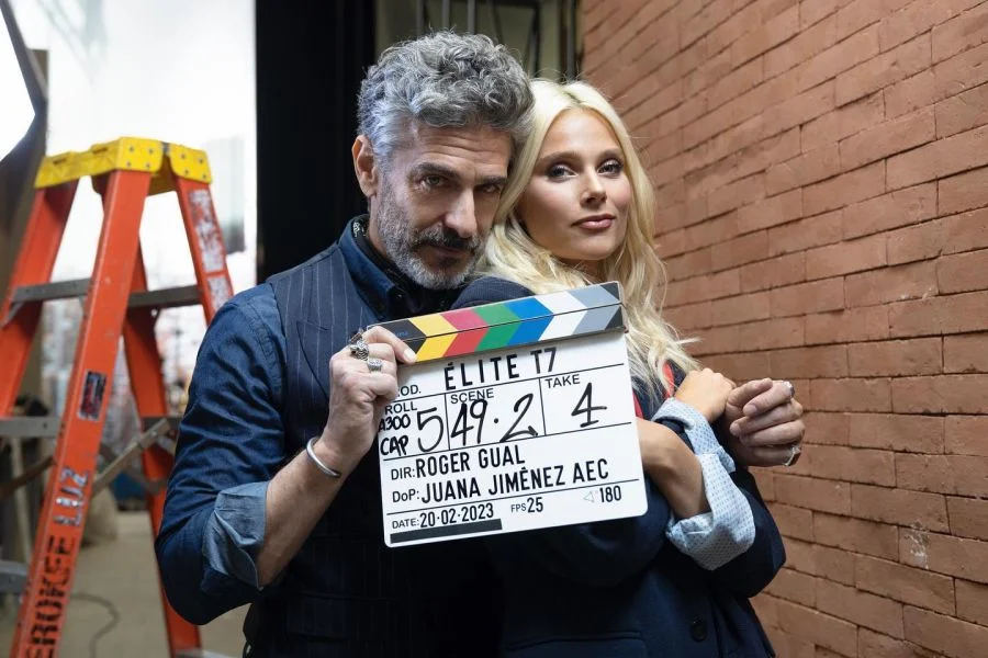 EONARDO SBARAGLIA Y VALENTINA ZENRE EN EL SET DE FILMACIÓN DE &Eacute;LITE