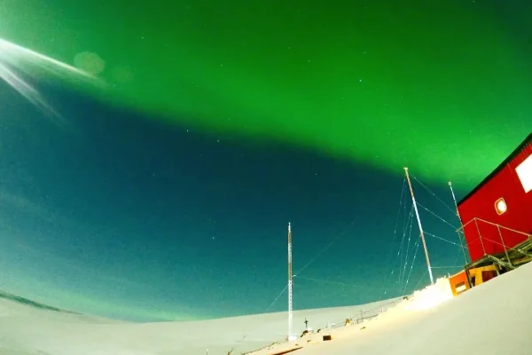 Registraron auroras polares en la base antártica Belgrano II