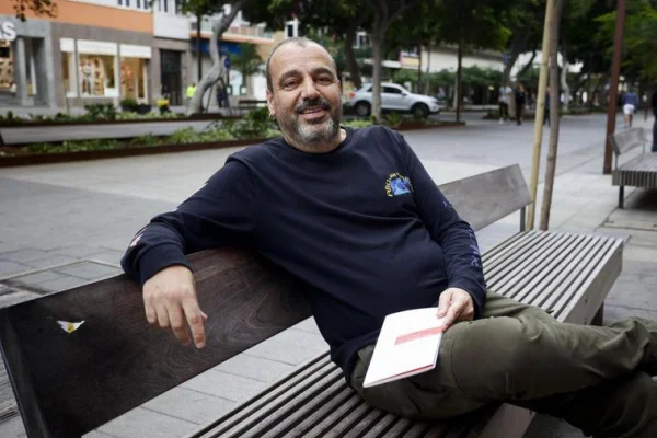 Pedro Flores salta a la novela