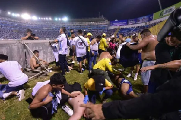 Tragedia en El Salvador: 12 muertos por una estampida en un estadio