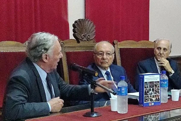 Eduardo Menem presentó su nuevo libro en la Universidad de Córdoba