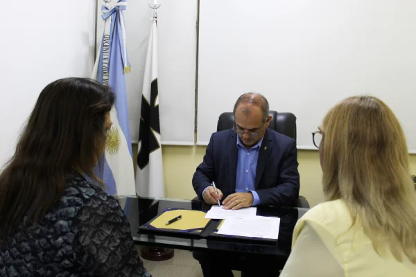 UTN y el instituto Castro Barros firman convenios para mejorar la educación