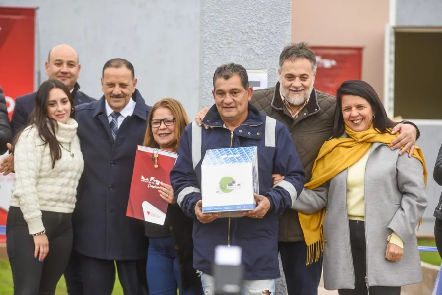 Quintela entreg&oacute; a 58 familias la llave de su nuevo hogar