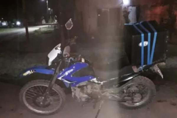 La Plata: un hombre se desvaneció y murió al caerse de una moto en la que viajaba de acompañante