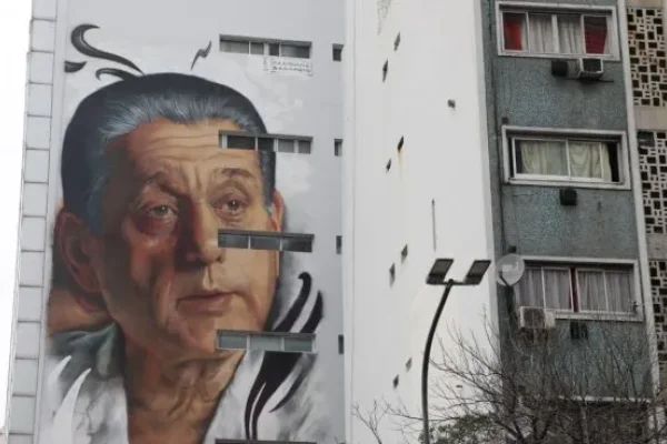 Homenaje al prócer argentino: inauguraron un mural de Favaloro a metros de la fundación