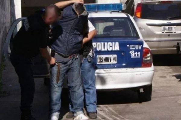 Un comisario abusó de dos menores en Jujuy que lograron escapar tras atacarlo con un cutter