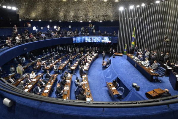 Fallo histórico en Brasil: el Senado aprobó la ley que establece la igualdad salarial entre hombres y mujeres
