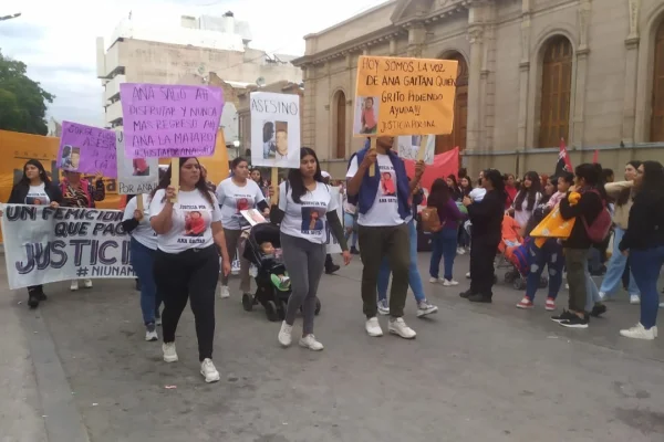 La Rioja marchó contra los femicidios y la violencia