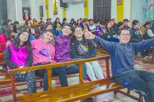 Jóvenes de Los Llanos viven actividad diocesana