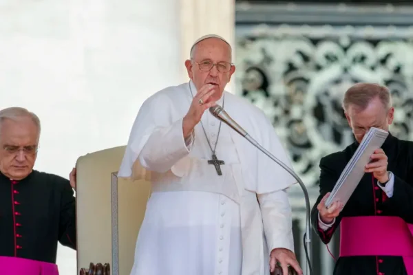 El Papa pasó “bien” la primera noche tras la operación de una hernia intestinal